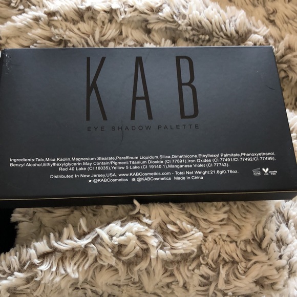 KAB Day & Night Eyeshadow Palette *BNIB* - Picture 7 of 7